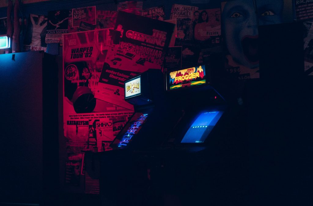 borne-arcade-dans-le-noir